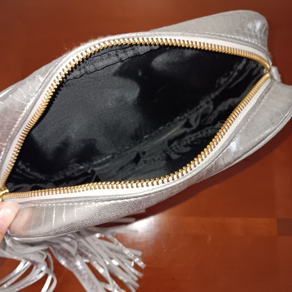 Victoria's Secret Purse Metallic Silver Gold Chain Strap Tassel Faux Leather - Picture 5 of 11